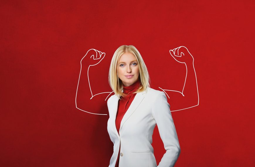 Signs of a Strong Woman: 7 Traits of Resilient, Successful Women
